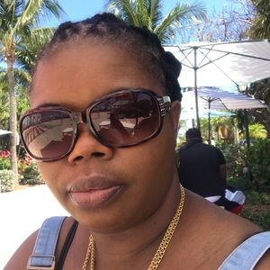 Meet your Posher, Lesliean